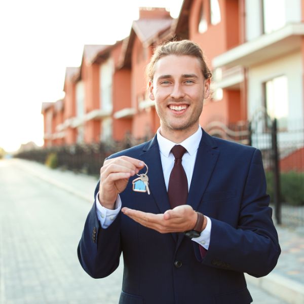 real estate agent4